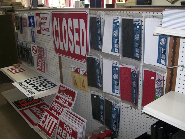 Display of magnetic and other signs
